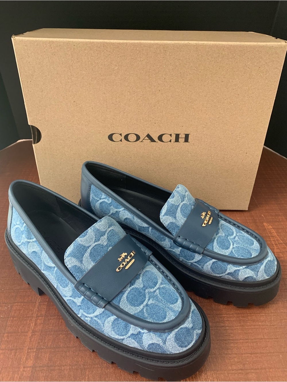 NEW In Box COACH Women's Lucy Lug Sole In Signature Denim Indigo Size 8.5 CDF78 - Picture 2 of 12